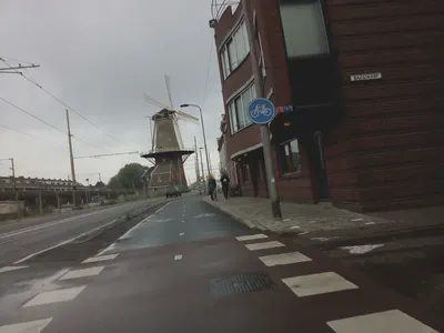 Source: [Mapillary](https://www.mapillary.com/app/?lat=52.013123436930016&lng=4.352248717632392&z=19.9&pKey=1664060153783001&focus=photo&x=0.48918050620952125&y=0.5530126406134003&zoom=0).